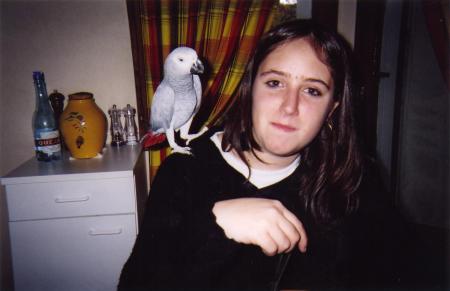 Aurore et leo le peroquet